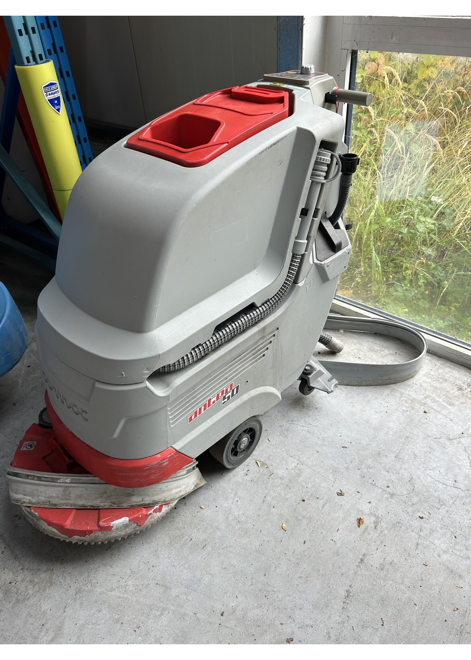 Comac S.p.A. Comac Antea 50 BT – Nachläufer-Scheuersaugmaschine (reparaturbedürftig)