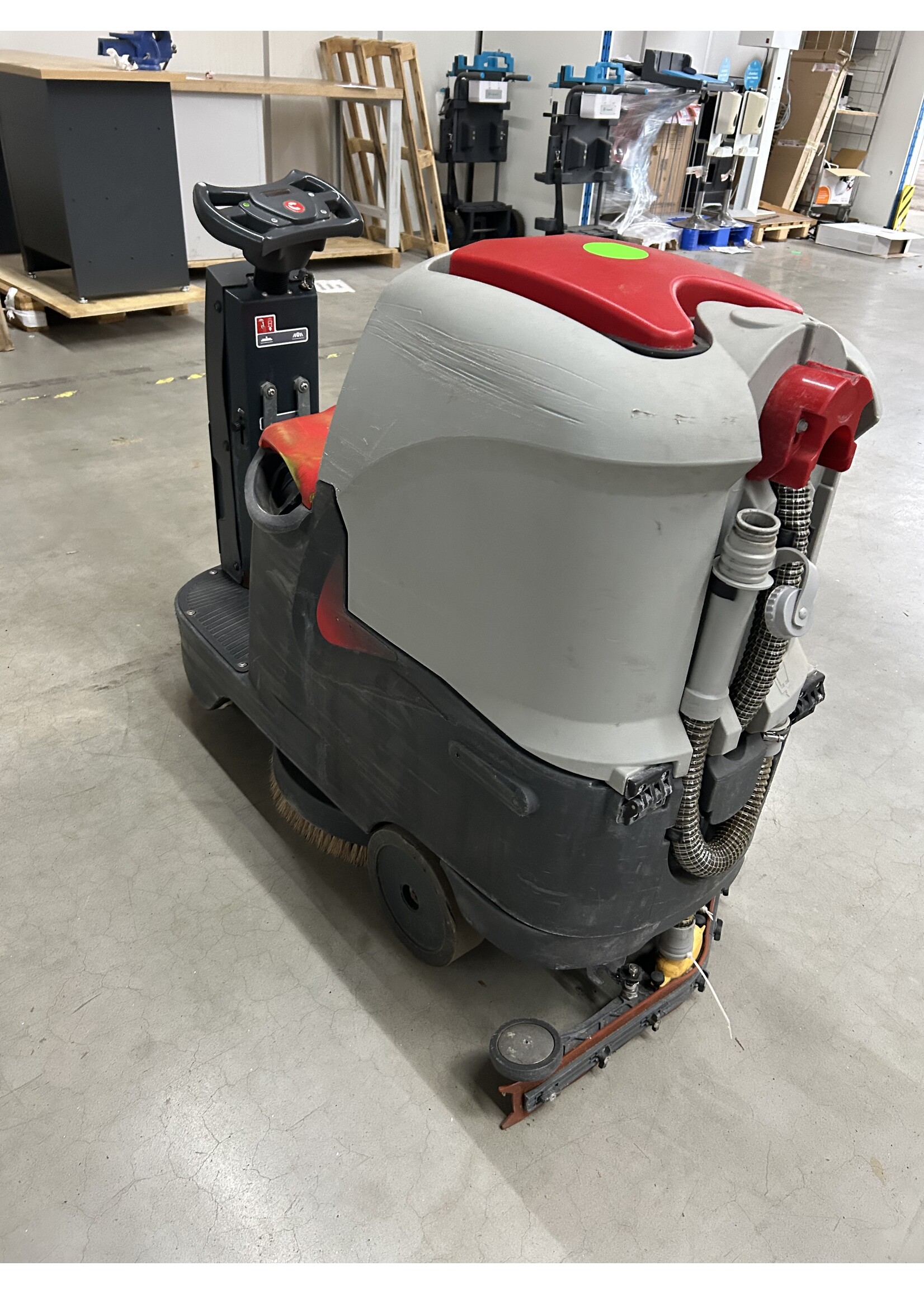 Comac S.p.A. Comac Innova 55 B – Aufsitz-Scheuersaugmaschine (reparaturbedürftig)