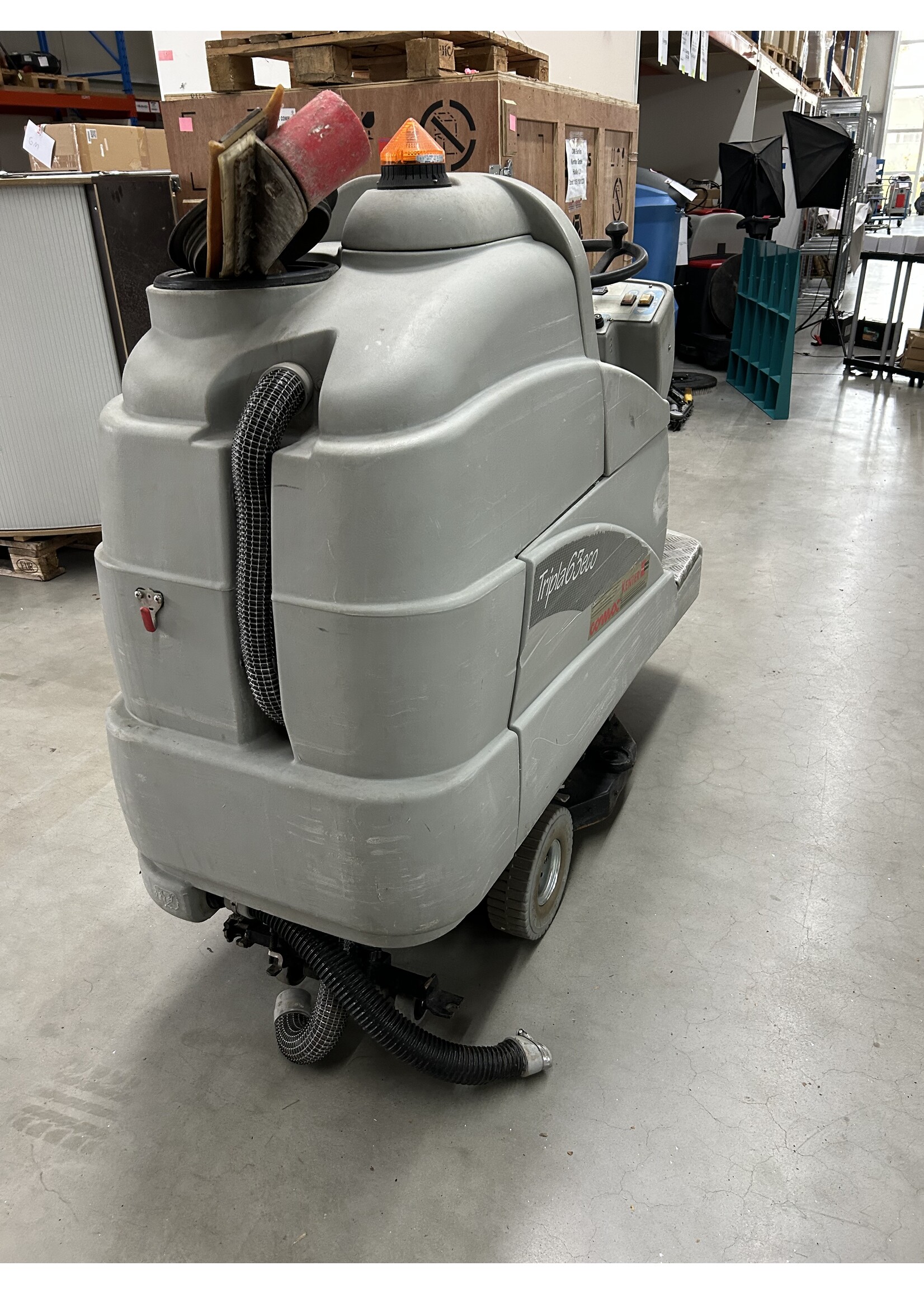 Comac S.p.A. Comac Tripla 63 ECO – Aufsitz-Scheuersaugmaschine (reparaturbedürftig)
