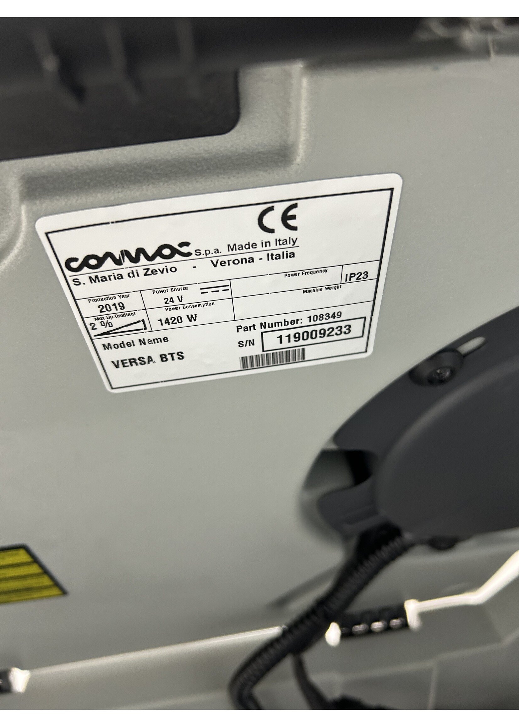 Comac S.p.A. Comac Versa 65 BTS – Nachläufer-Scheuersaugmaschine (neuwertig, Werksfehler)