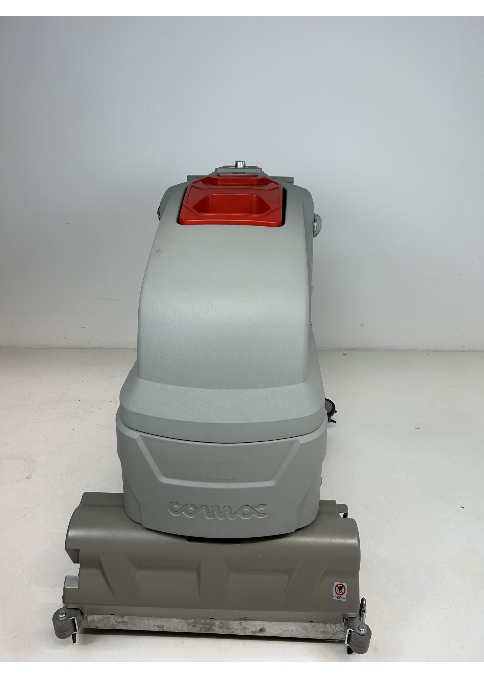 Comac S.p.A. Comac Versa 65 BTS – Nachläufer-Scheuersaugmaschine (neuwertig, Werksfehler)