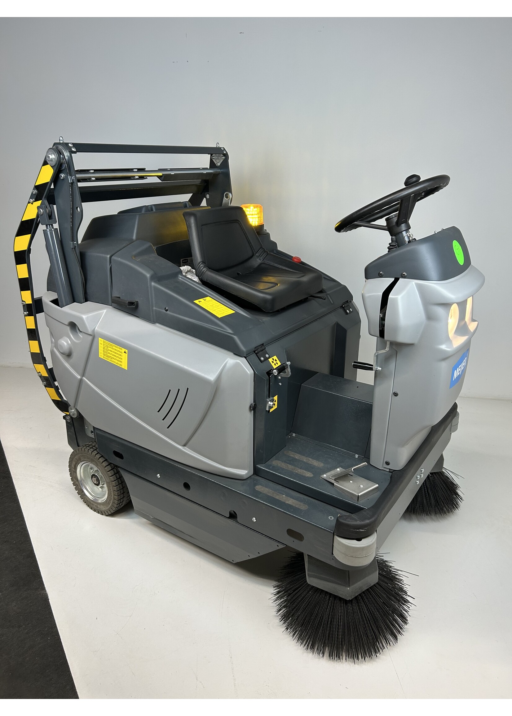 Metech Sweepers & Scrubbers Meijer VR1300 – Aufsitz-Kehrmaschine (gebraucht)