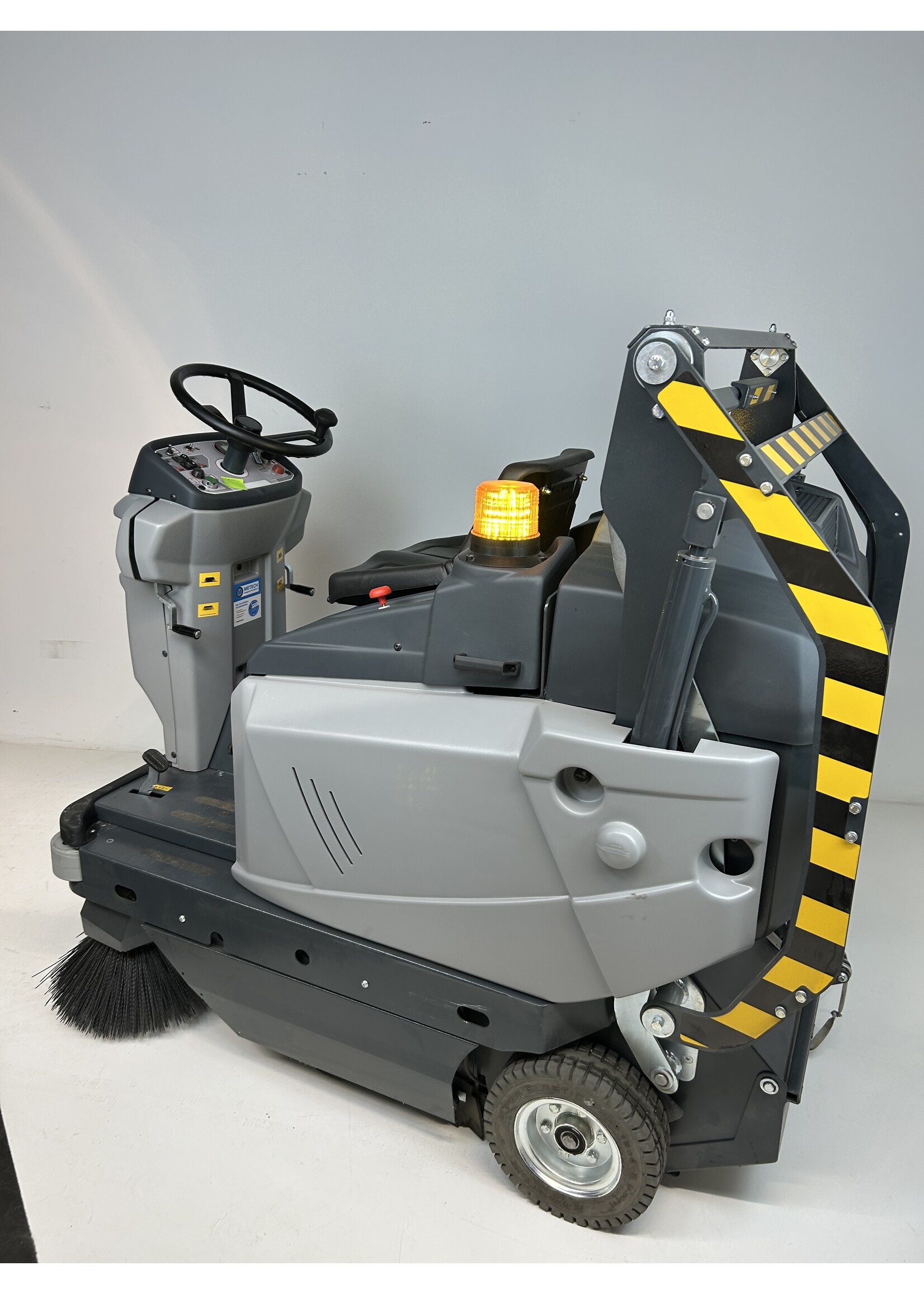 Metech Sweepers & Scrubbers Meijer VR1300HD – Aufsitz-Kehrmaschine (gebraucht)