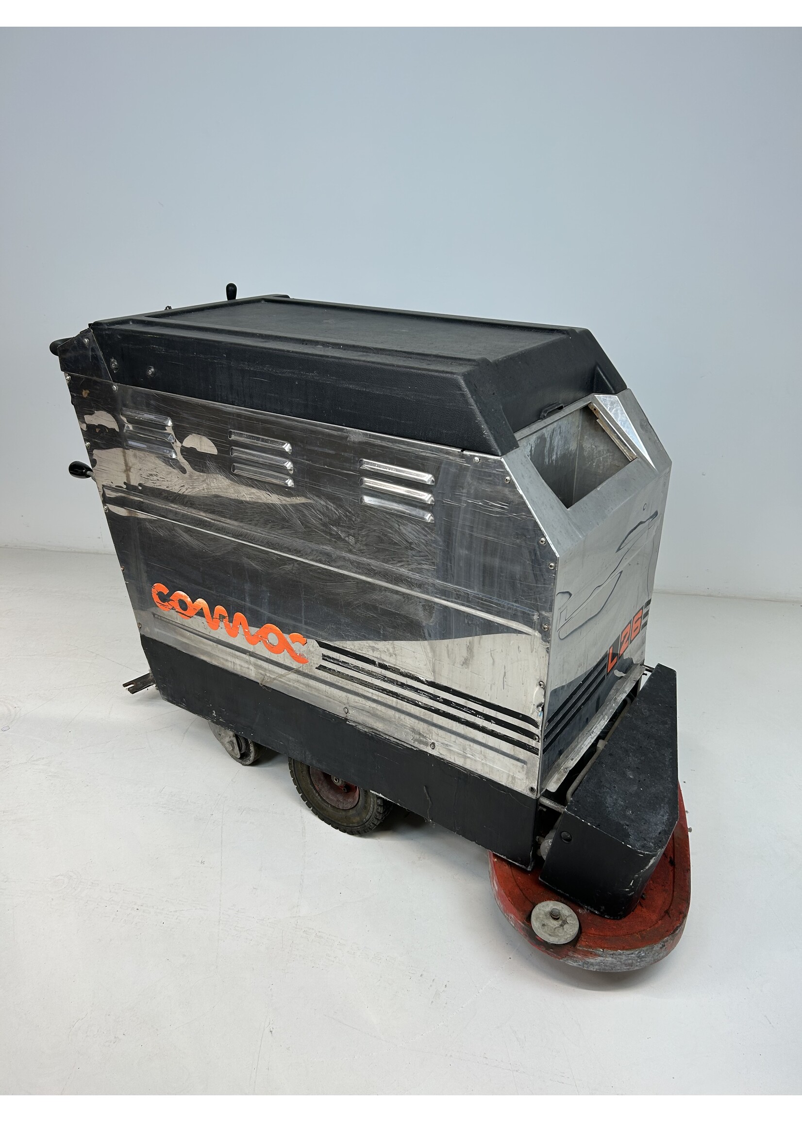 Comac S.p.A. Comac L26 – Nachläufer-Scheuersaugmaschine (reparaturbedürftig)