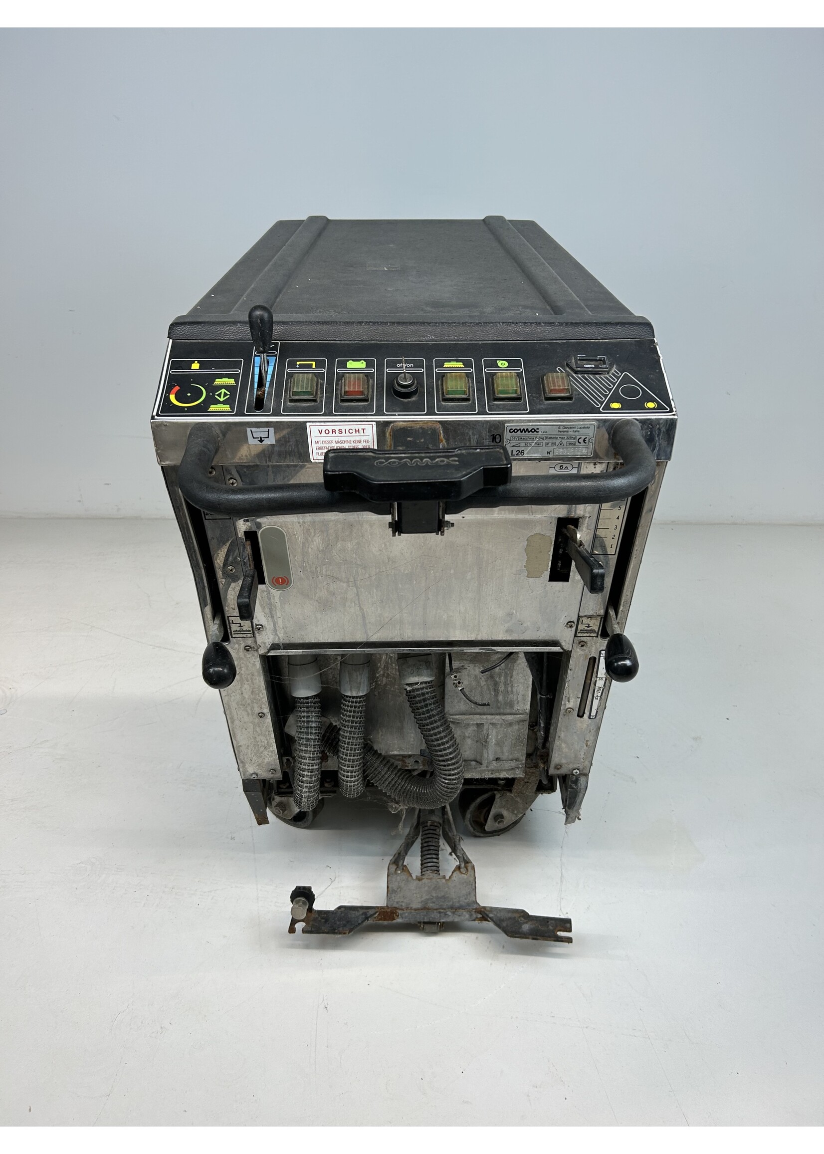 Comac S.p.A. Comac L26 – Nachläufer-Scheuersaugmaschine (reparaturbedürftig)