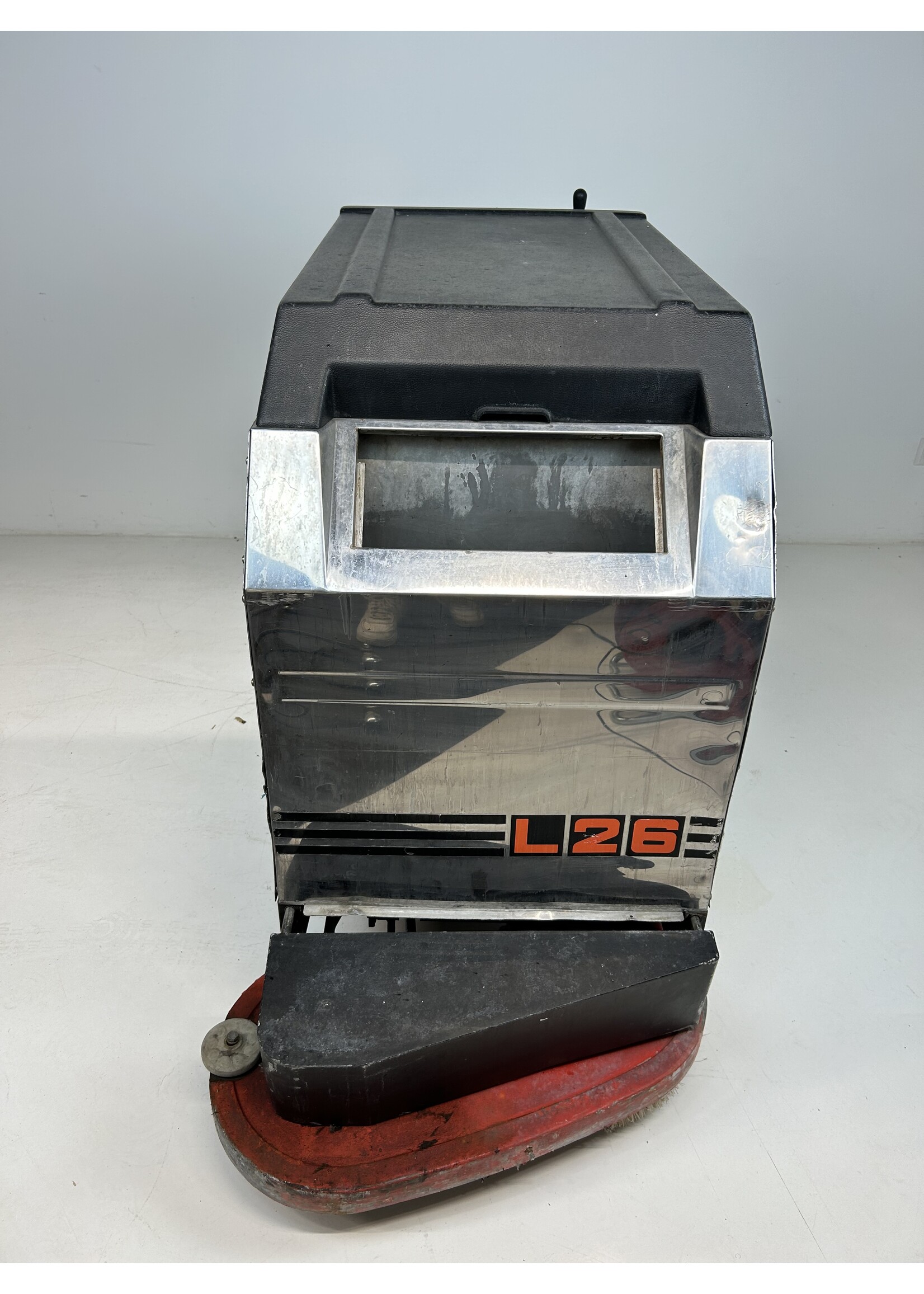 Comac S.p.A. Comac L26 – Nachläufer-Scheuersaugmaschine (reparaturbedürftig)