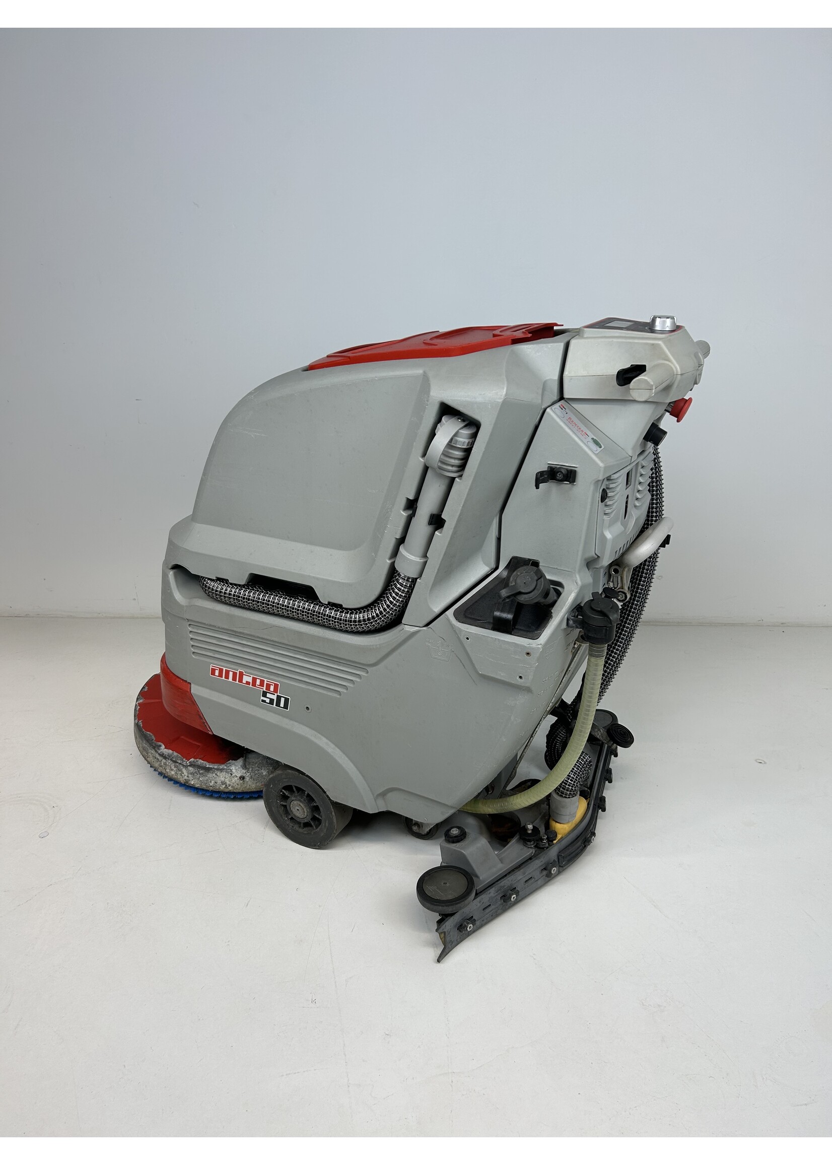 Comac S.p.A. Comac Antea 50 BT – Nachläufer-Scheuersaugmaschine (reparaturbedürftig)