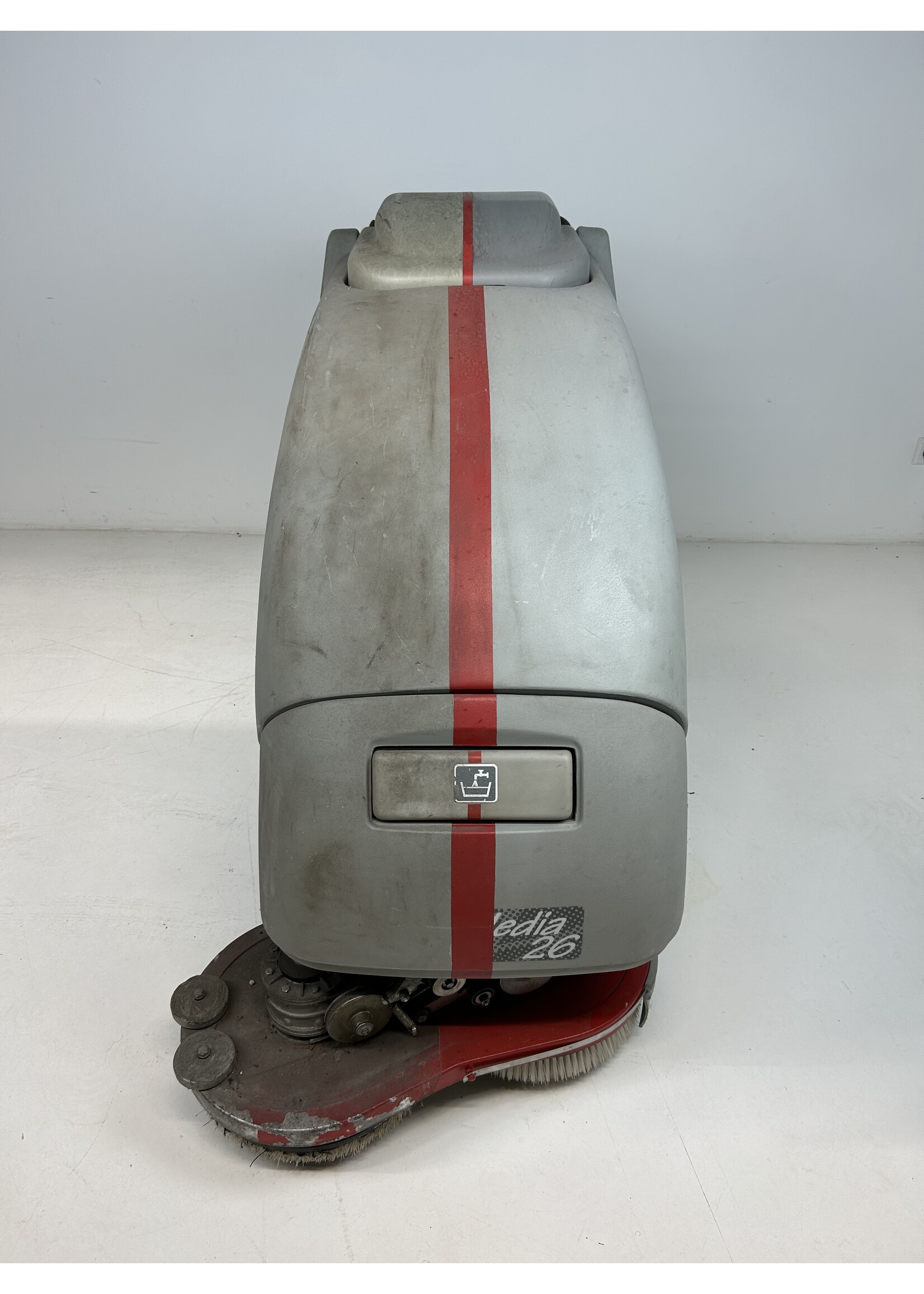 Comac S.p.A. Comac Media 26 – Nachläufer-Scheuersaugmaschine (reparaturbedürftig)