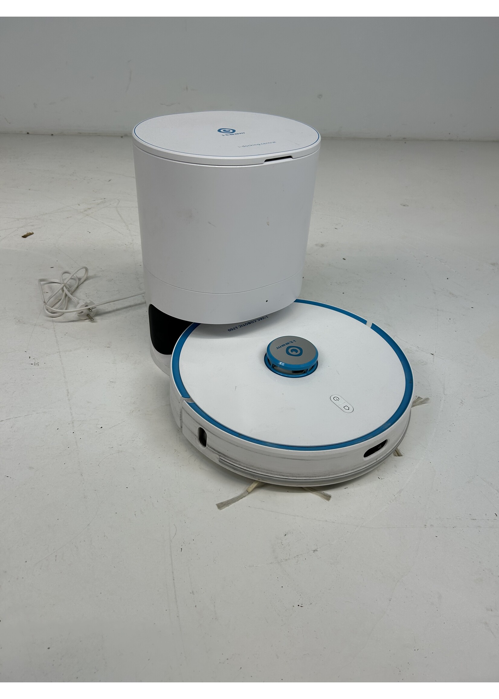 i-team Global B.V. i-VAC COBOTIC 1700 – Reinigungsroboter mit automatischer Absaugstation