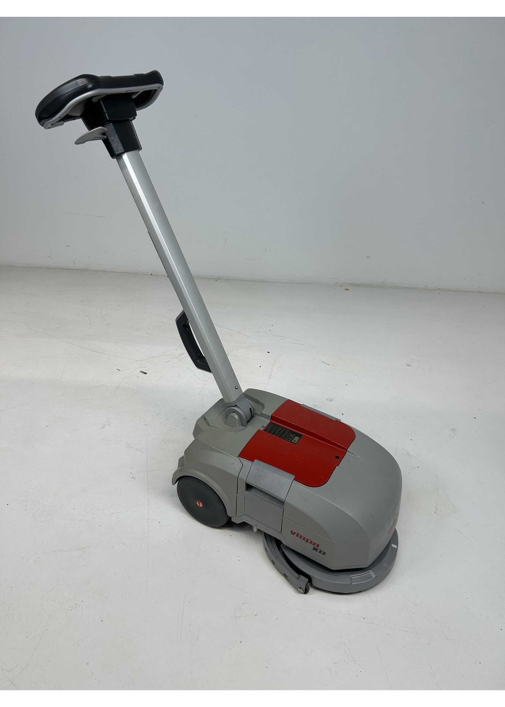 Comac S.p.A. Comac Vispa XS – kompakte Akku-Scheuersaugmaschine (32,5 h)