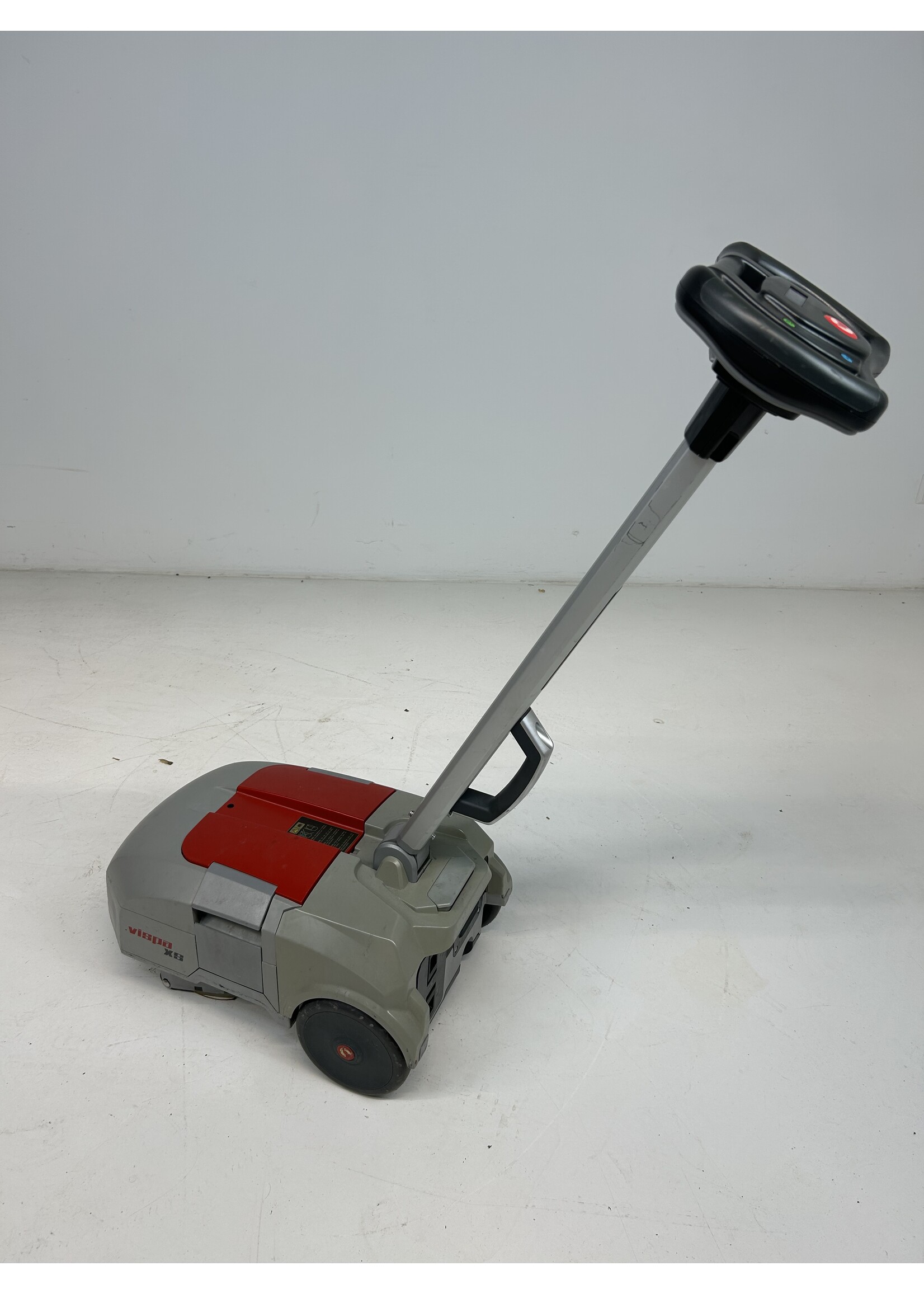 Comac S.p.A. Comac Vispa XS – kompakte Akku-Scheuersaugmaschine (32,5 h)