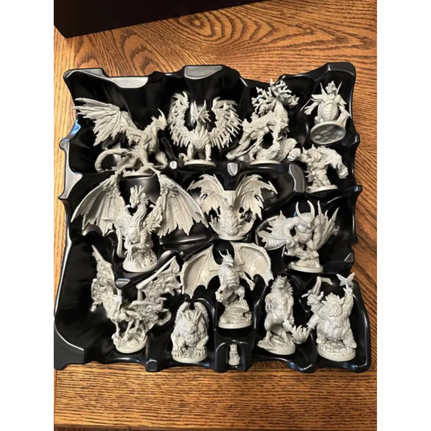 Awaken Realms Dragon Eclipse - Retail Box (Minis) - EN