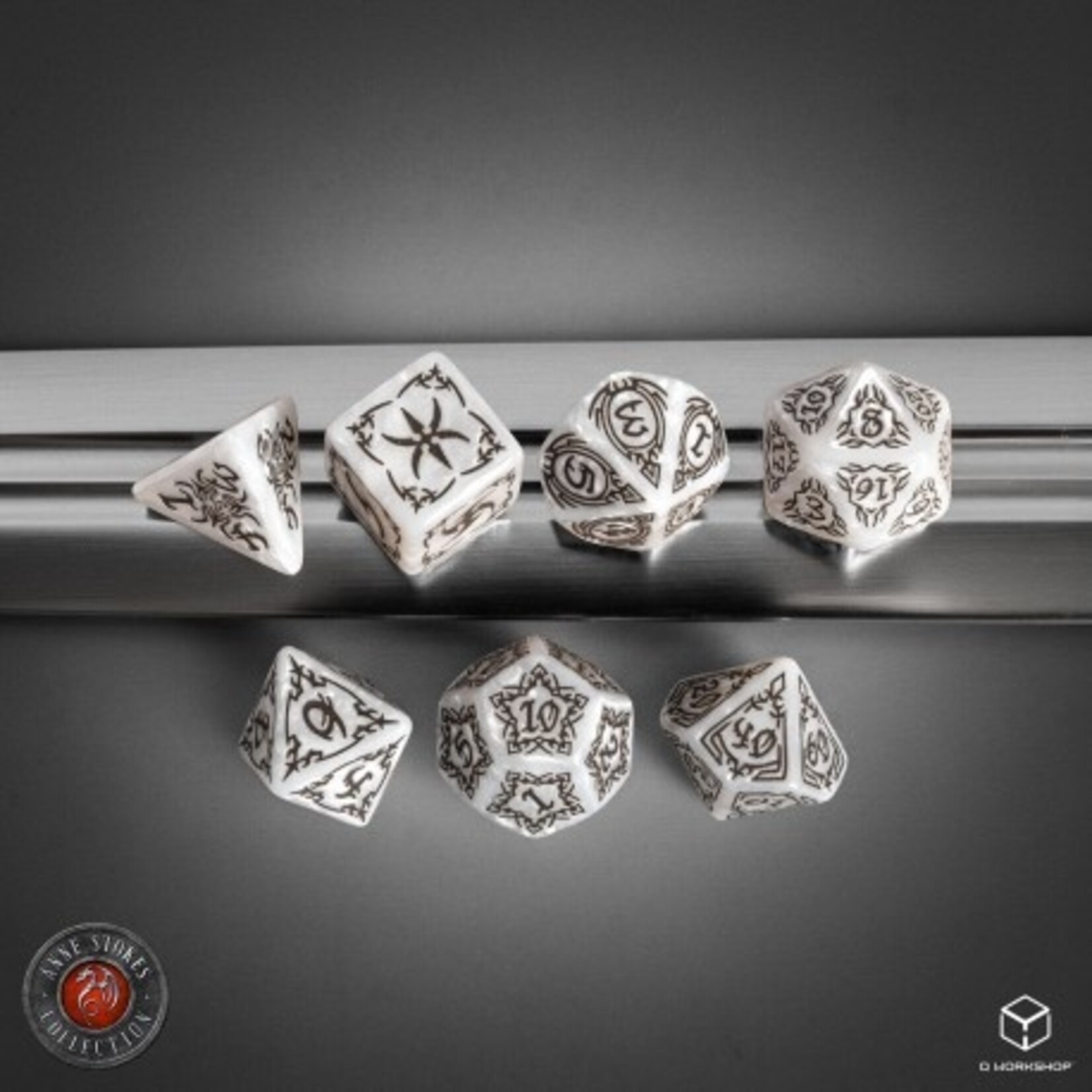 q workshop Tribal Dice Set: Pearl & Brown
