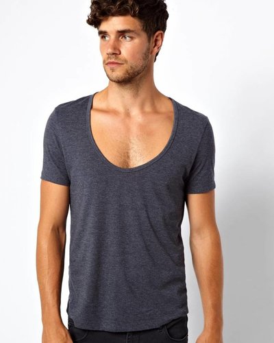 T-shirt with deep collar