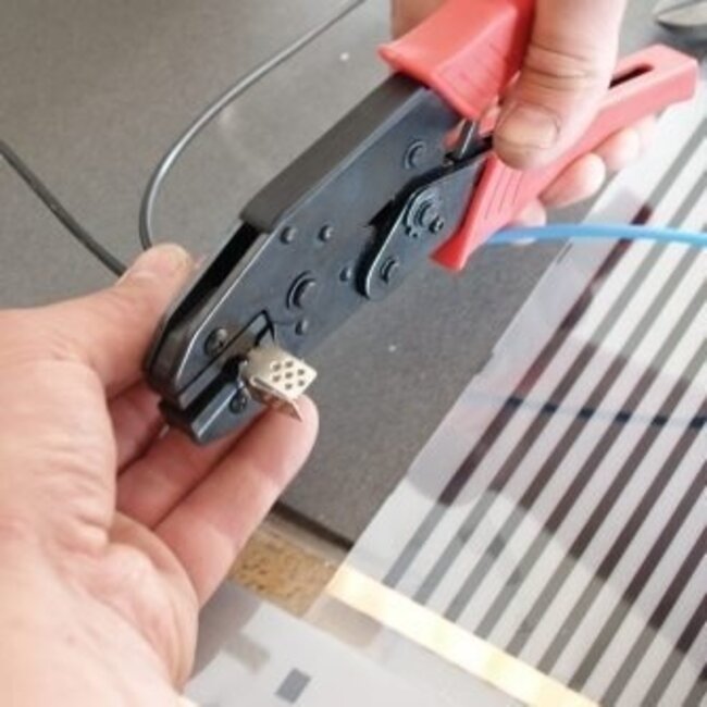 Pince à sertir à compression