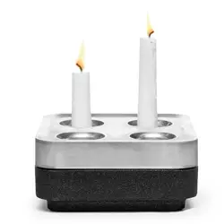 born in Sweden stumpestaken kaarsenhouder aluminium en zwart kurk