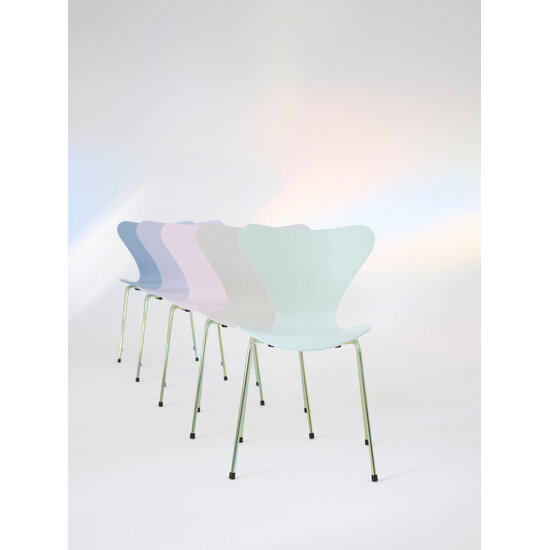 Fritz Hansen Chair series 7™ - 7:14 AM colour edition - Limited edition 2025
