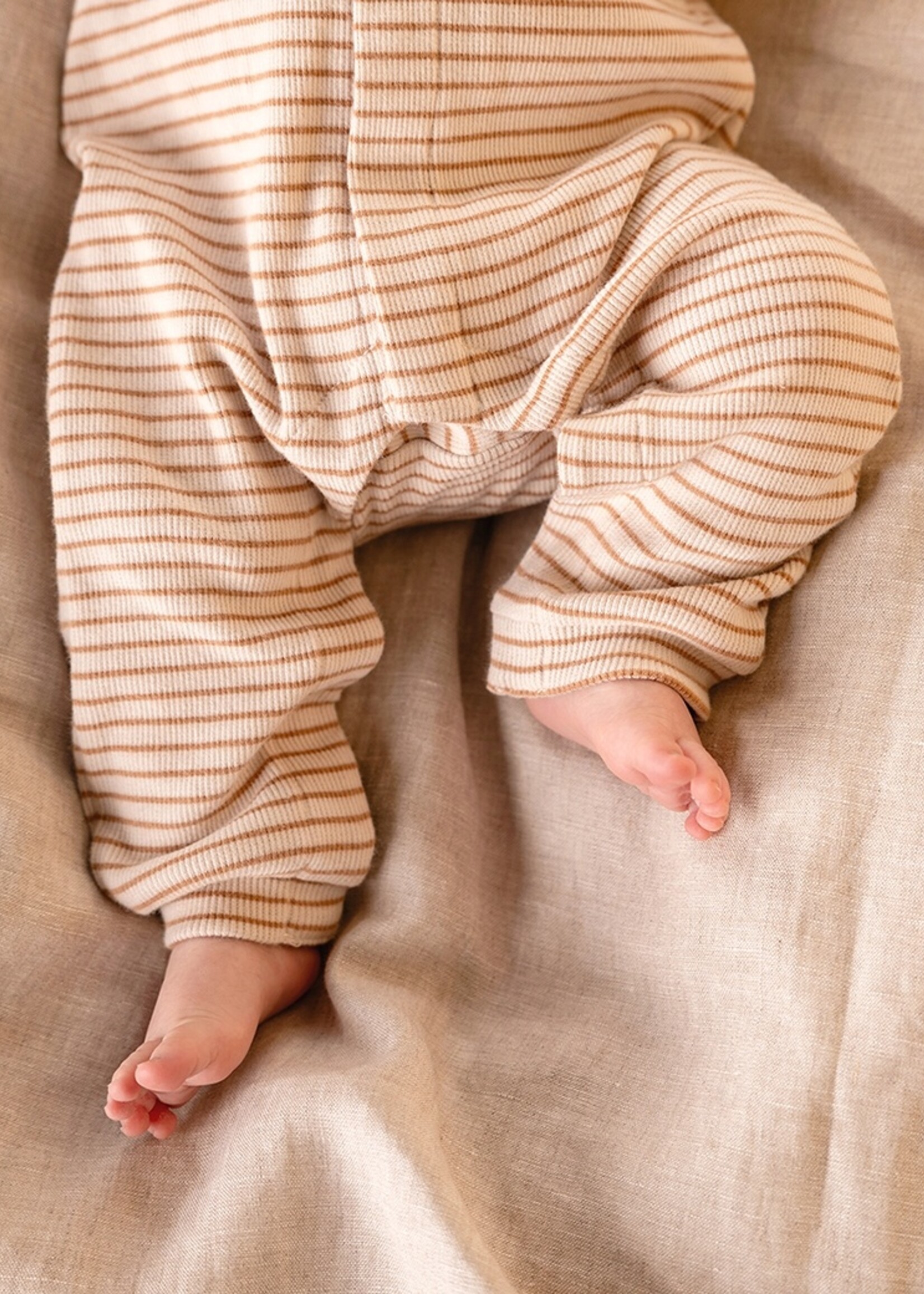 Nixnut Tof onesie Caramel stripe - Nixnut