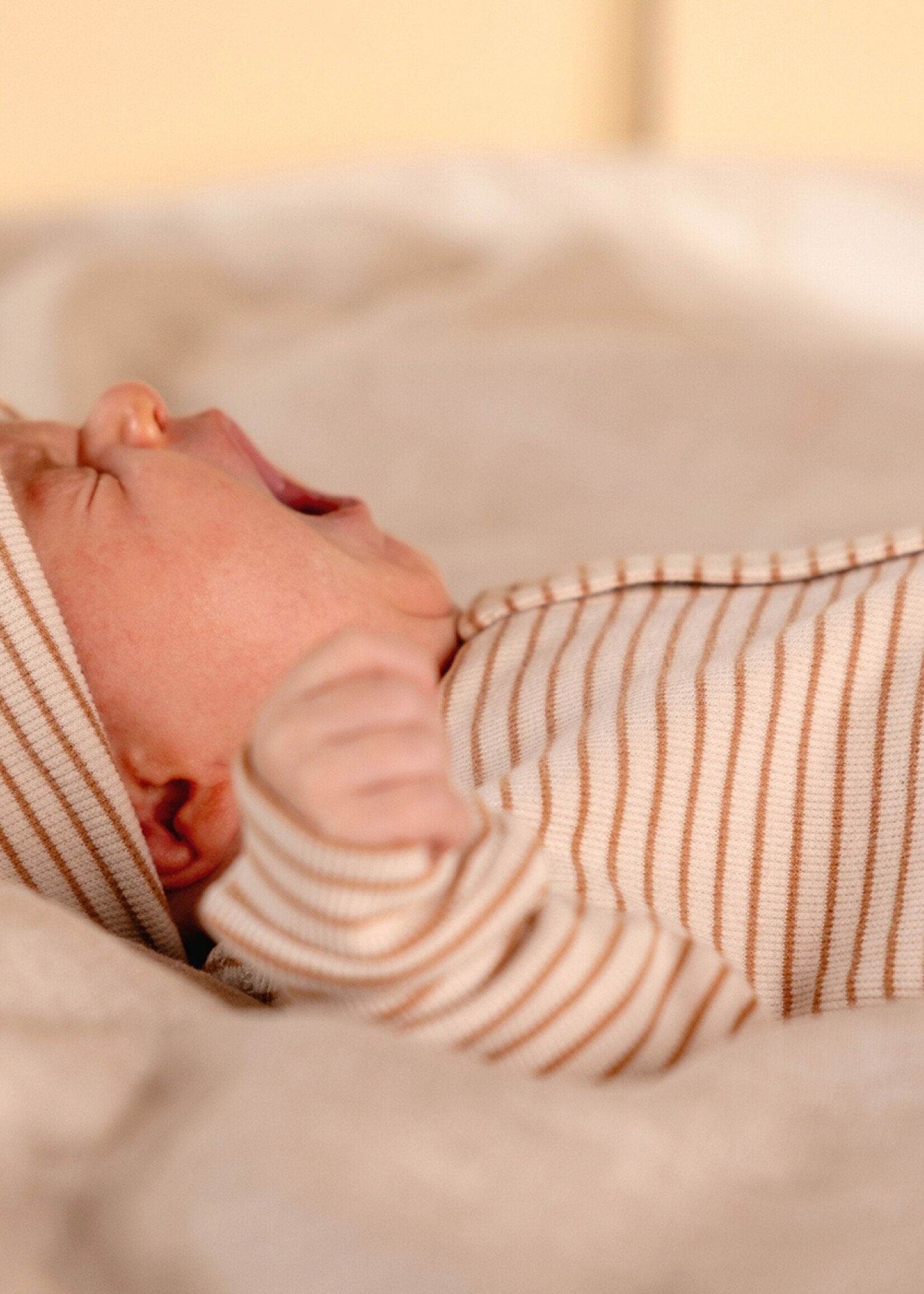 Nixnut Tof onesie Caramel stripe - Nixnut