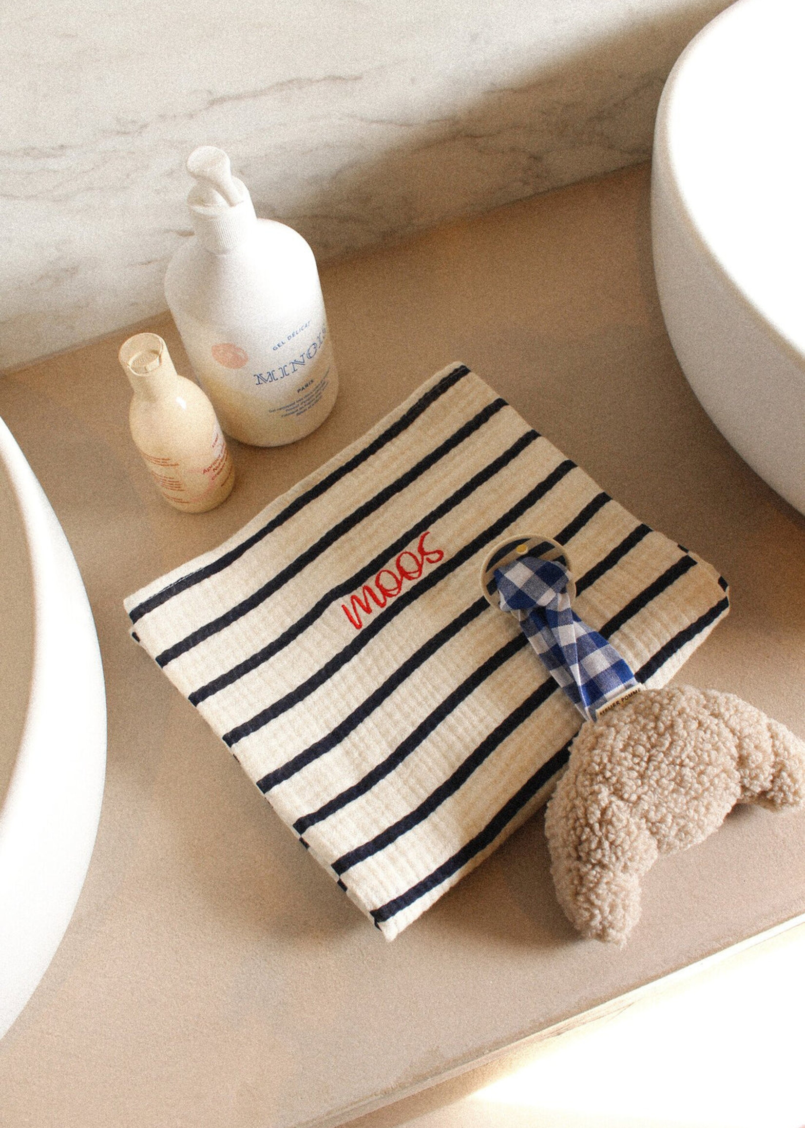 Atelier Pomme Bonjour little croissant Boldly blue - Atelier Pomme