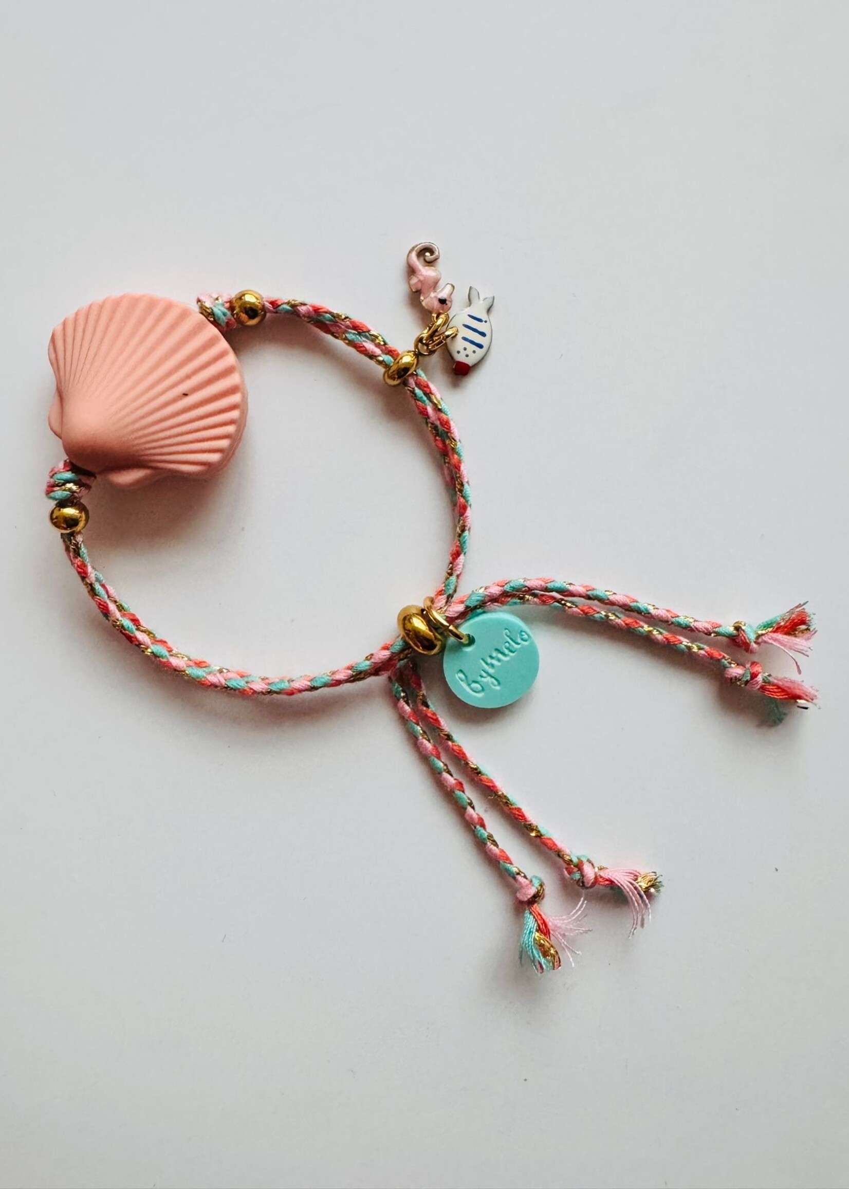 By Melo Armbandje schelp lichtroze  - By melo