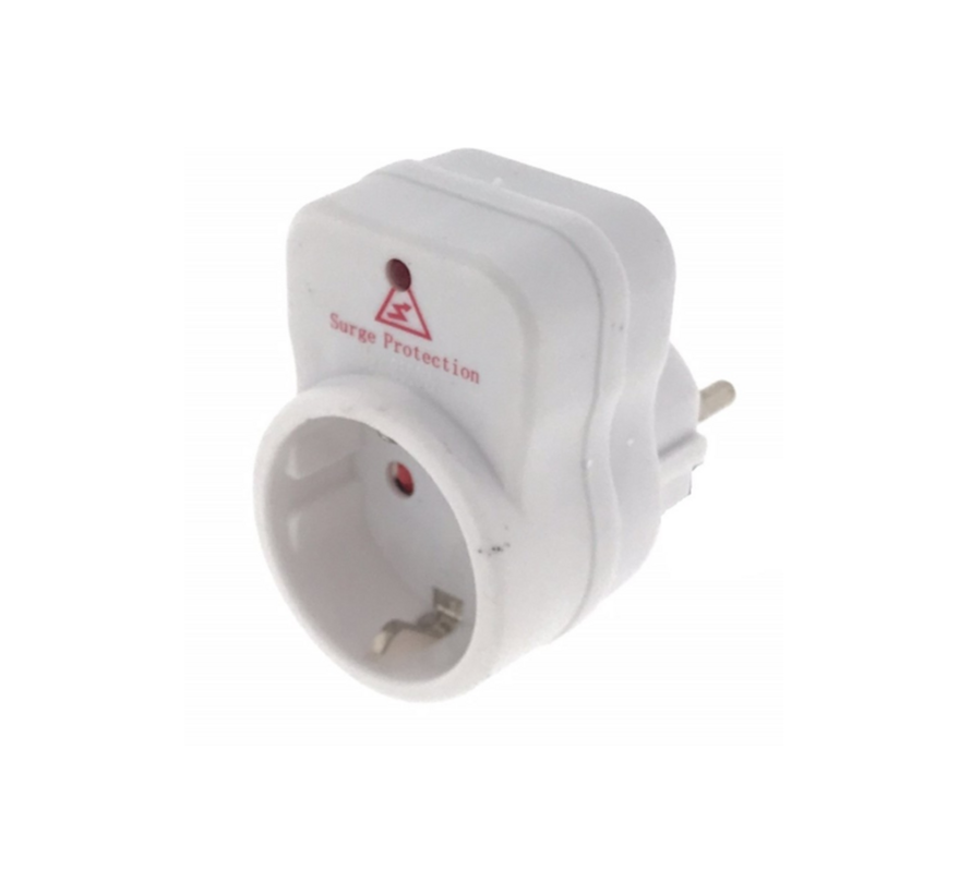 Overspanningsbeveiliging stekker in stekker. Ideaal voor uw elektrische aparatuur in huis.