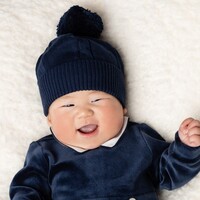 Muts met pompon (donkerblauw) - Emile et Rose