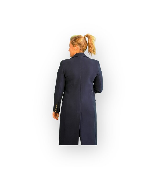 HELEN BATTERR FW 2023 Lange donkerblauwe jas met gouden accenten