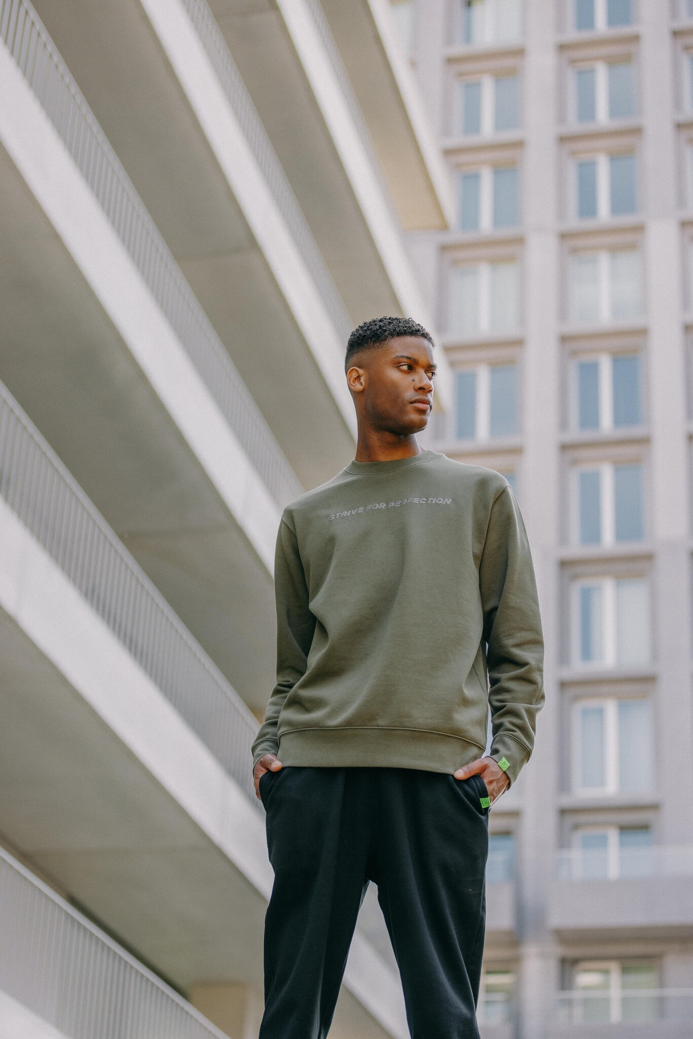 R.EV STRIVE FOR PERFECTION CREWNECK KHAKI