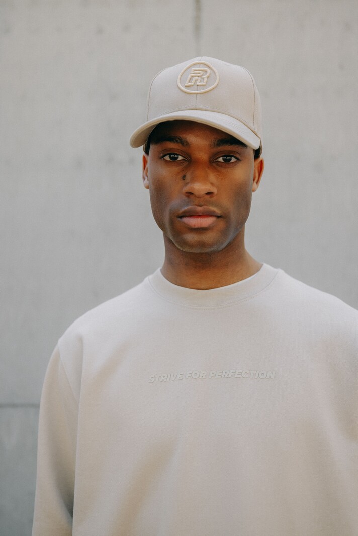 R.EV STRIVE FOR PERFECTION CREWNECK BEIGE