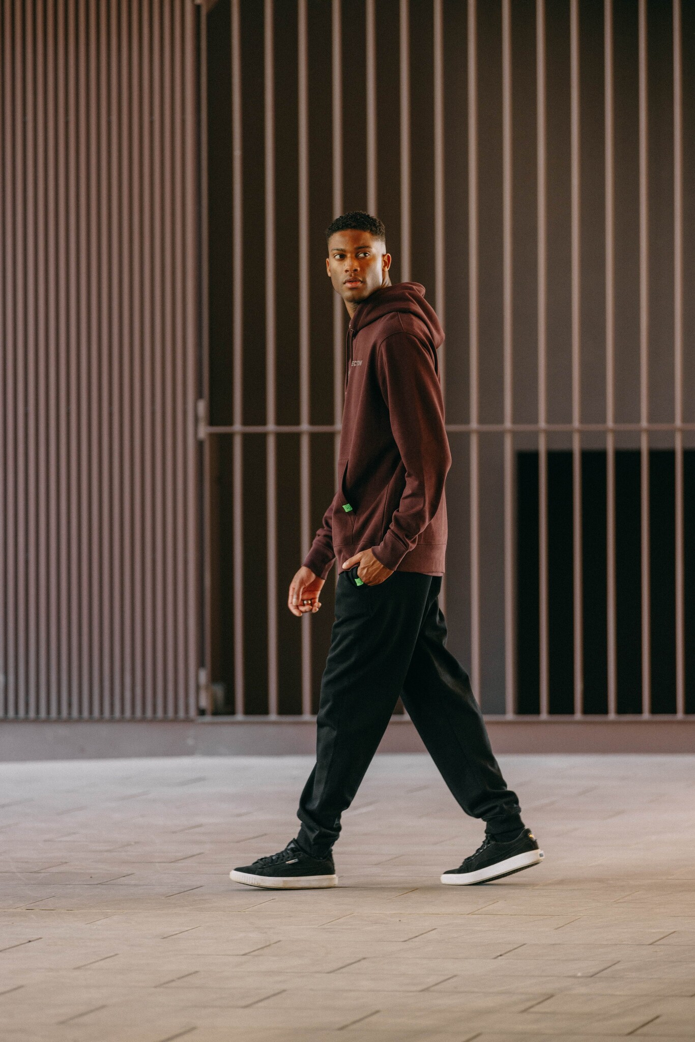 R.EV STRIVE FOR PERFECTION HOODIE BROWN