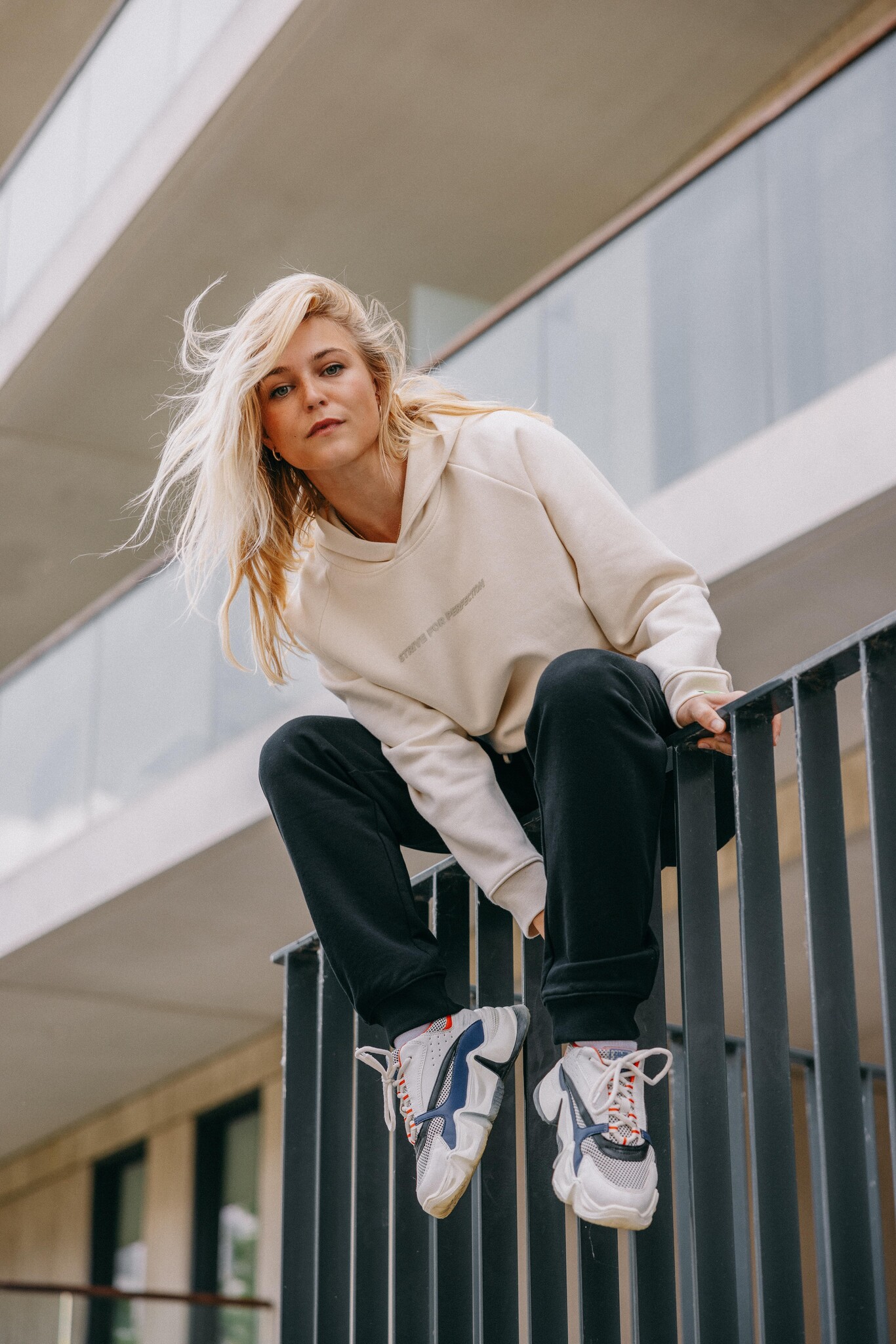 R.EV STRIVE FOR PERFECTION BOWER HOODIE BEIGE