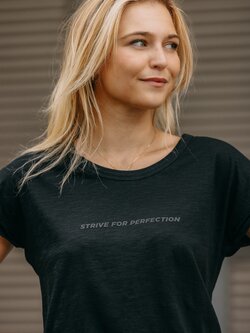 R.EV STRIVE FOR PERFECTION T-SHIRT BLACK (ROUNDER)