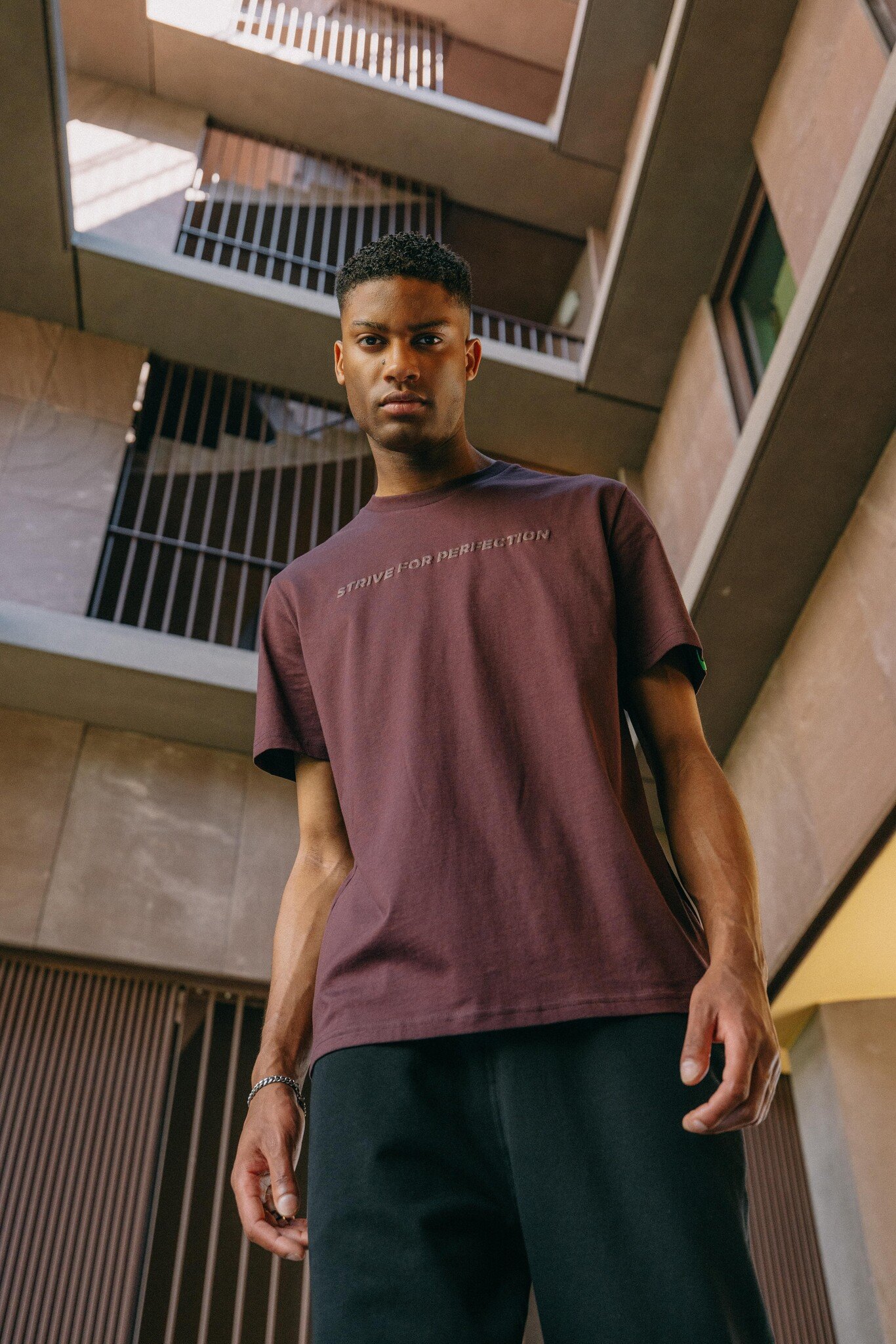 R.EV STRIVE FOR PERFECTION T-SHIRT RED BROWN