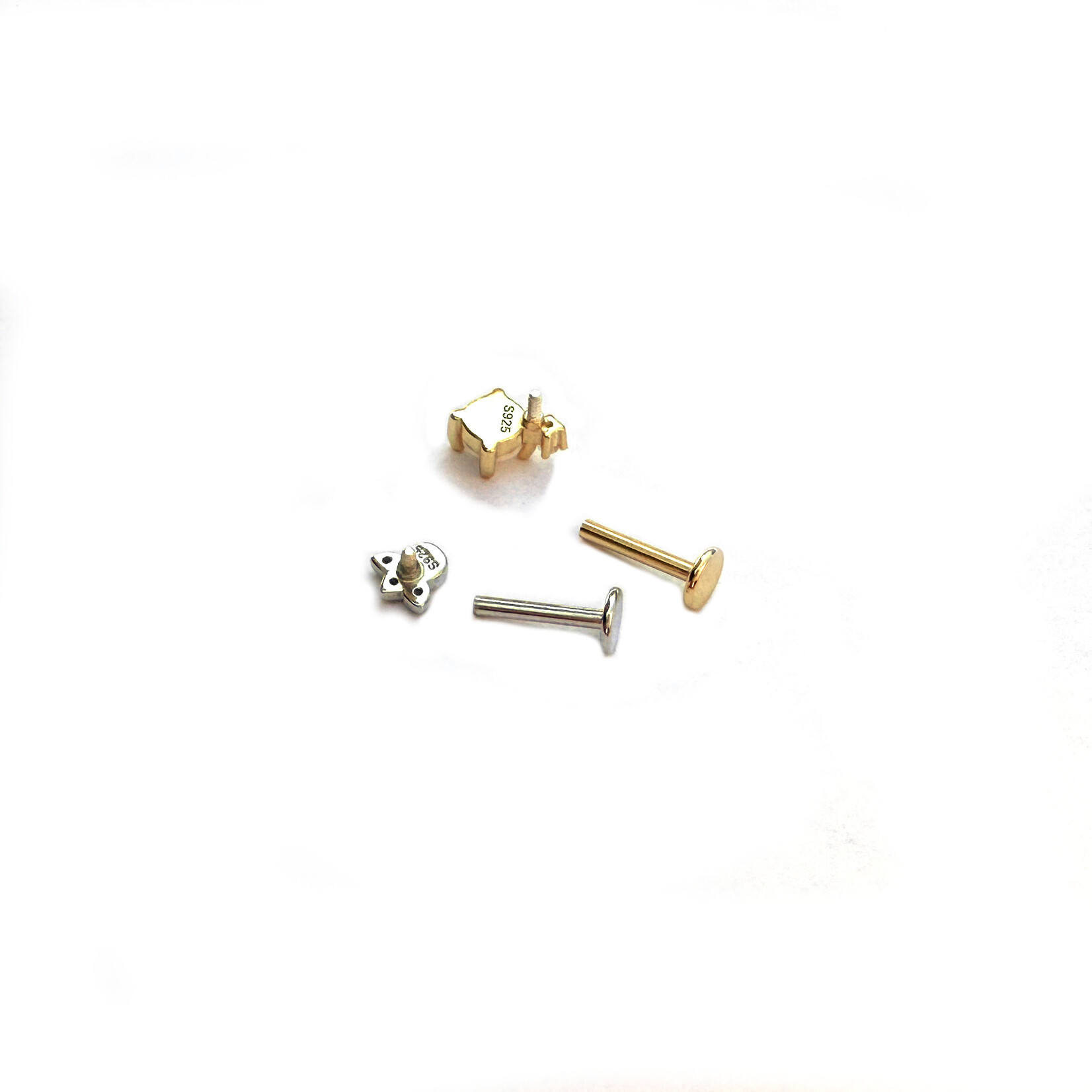 Carriez 925 zilveren gold plated piercing met mini opaal en 3 mini zirkonia's