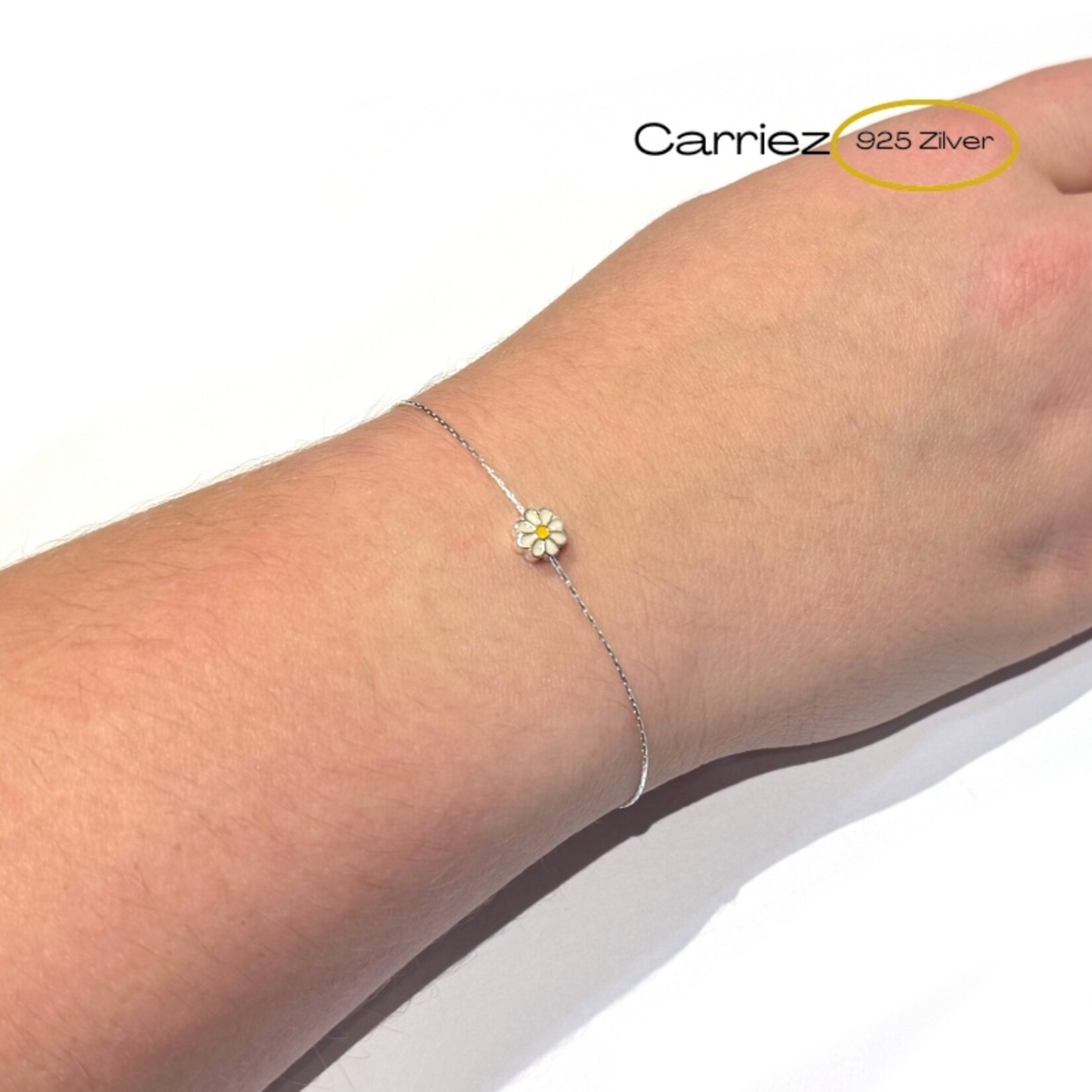 Carriez 925 zilveren slider armbandje met een madelief bloem in goud of zilver