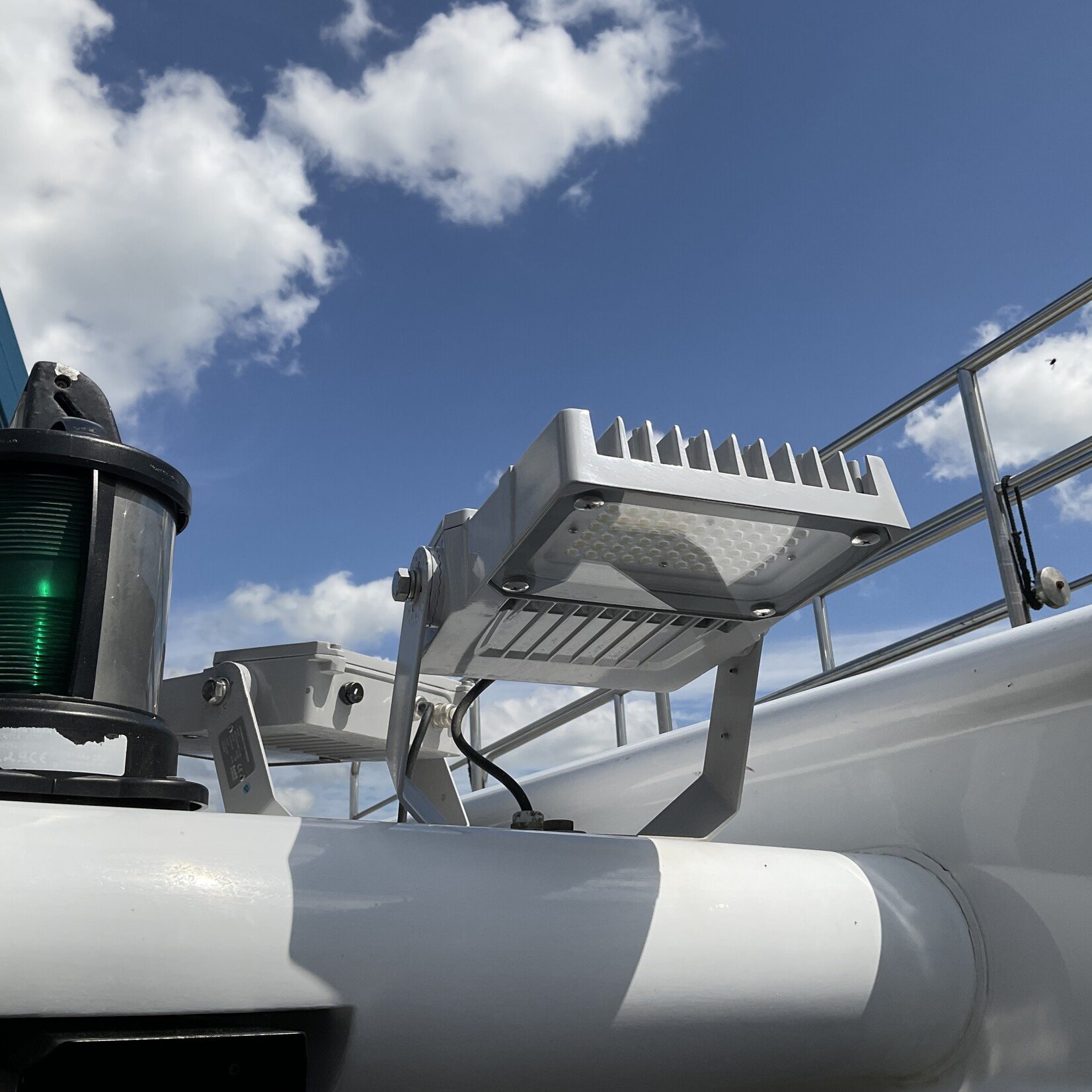 TETRA-MARINE 2.0 C5 100W LED DEKVERLICHTING – CORROSIEBESTENDIG & ASYMMETRISCHE LICHTBUNDEL