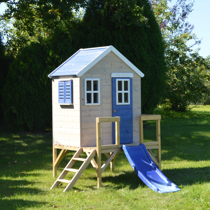 Speelhuis hout op platform met glijbaan | blauw
