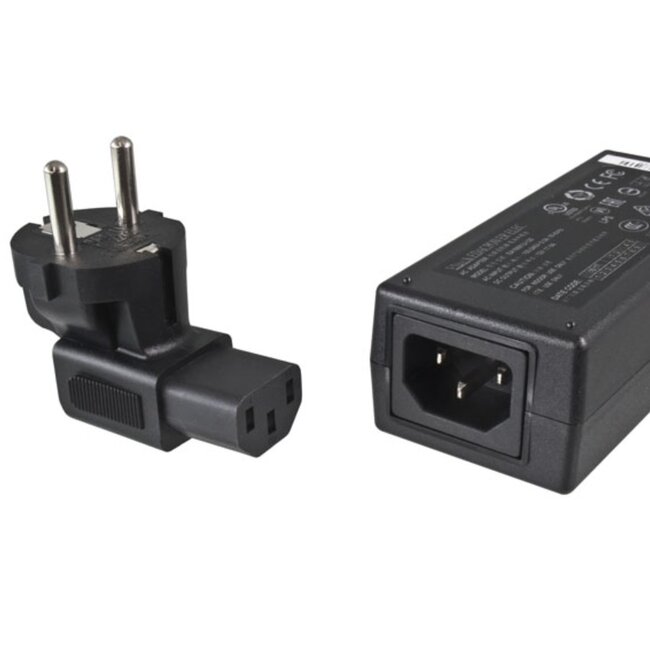 C13 - CEE 7/7 haakse stroomadapter / zwart