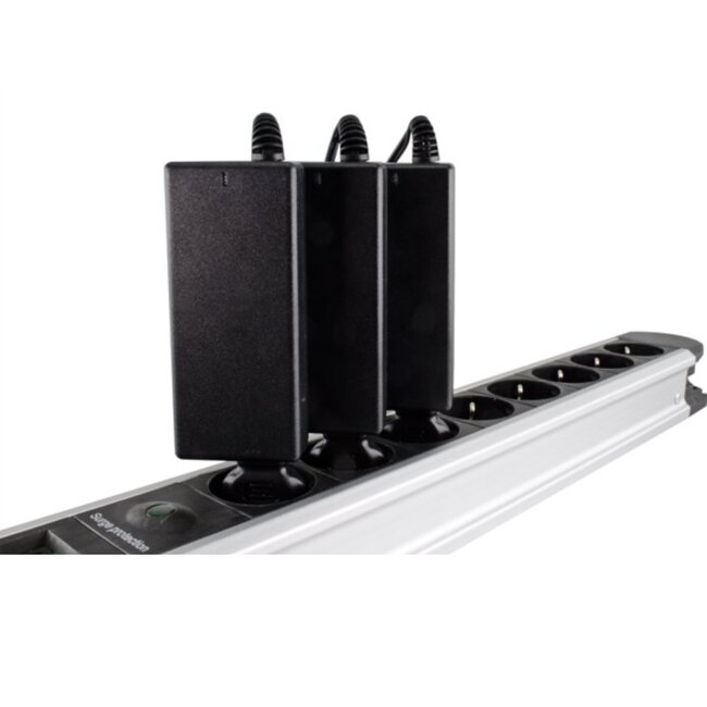 C7 - CEE 7/16 stroomadapter / zwart