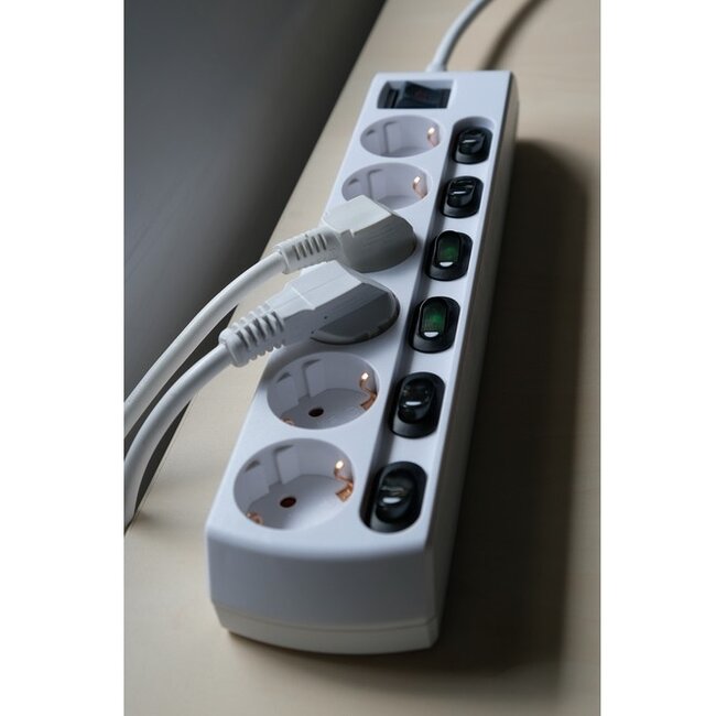 Brennenstuhl stekkerdoos met 6 contacten en 7 schakelaars / wit