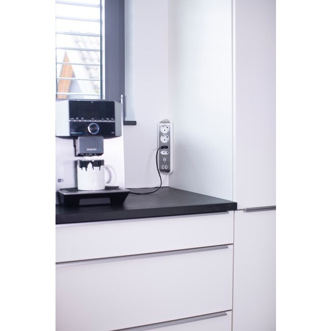 Brennenstuhl Estilo hoek-stekkerdoos met 4 contacten (2+2) en 2x USB / wit/RVS - 2 meter