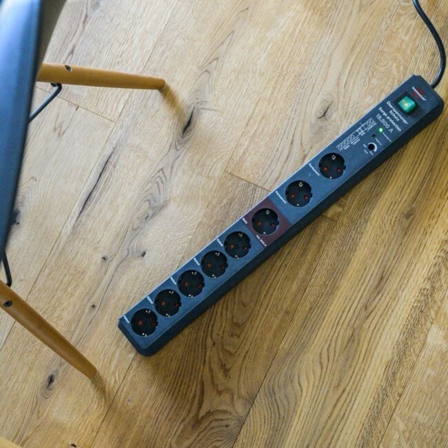 Brennenstuhl Secure-Tec master/slave stekkerdoos met 8 (6+2) contacten en overspanningsbeveiliging / zwart - 3 meter