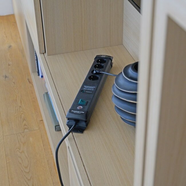 Brennenstuhl Premium-Line stekkerdoos met 4 contacten en overspanningsbeveiliging / zwart - 1,8 meter
