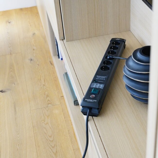 Brennenstuhl Premium-Line stekkerdoos met 6 contacten en overspanningsbeveiliging / zwart - 3 meter