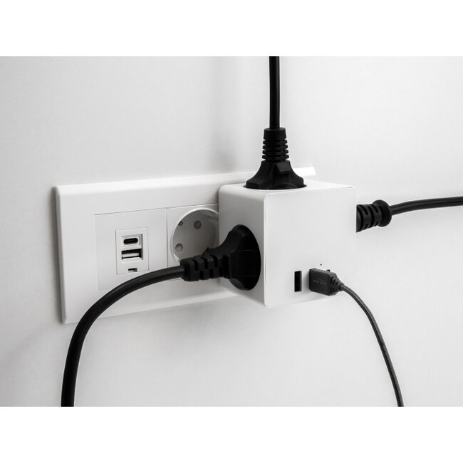 Delock Multi Socket Cube 3-way with childproof lock and USB charger white