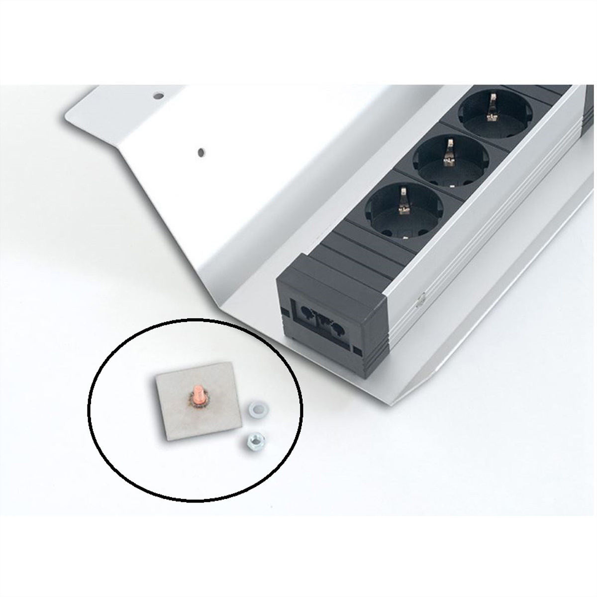940.108 - Accessory for socket outlets/plugs 940.108