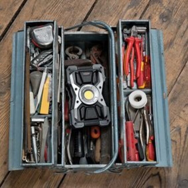 Accu-LED-werklamp RUFUS / LED-werklamp voor werkplaats (met powerbank-functie, incl. oplaadkabel, 1500lm, IP65)