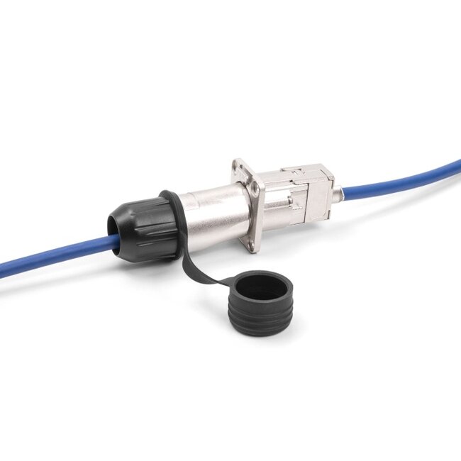 RJ45 Modular Plug for self-assembly Cat.6A with robust cable plug housing and protective cap suitable for the Delock feed-through couplers 67061 and 67062
