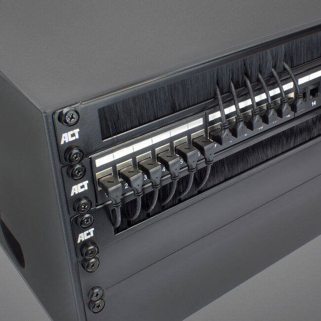 UTP CAT6a slimline netwerkkabel | haaks (beneden) / recht | LSZH | zwart | 0,50 meter